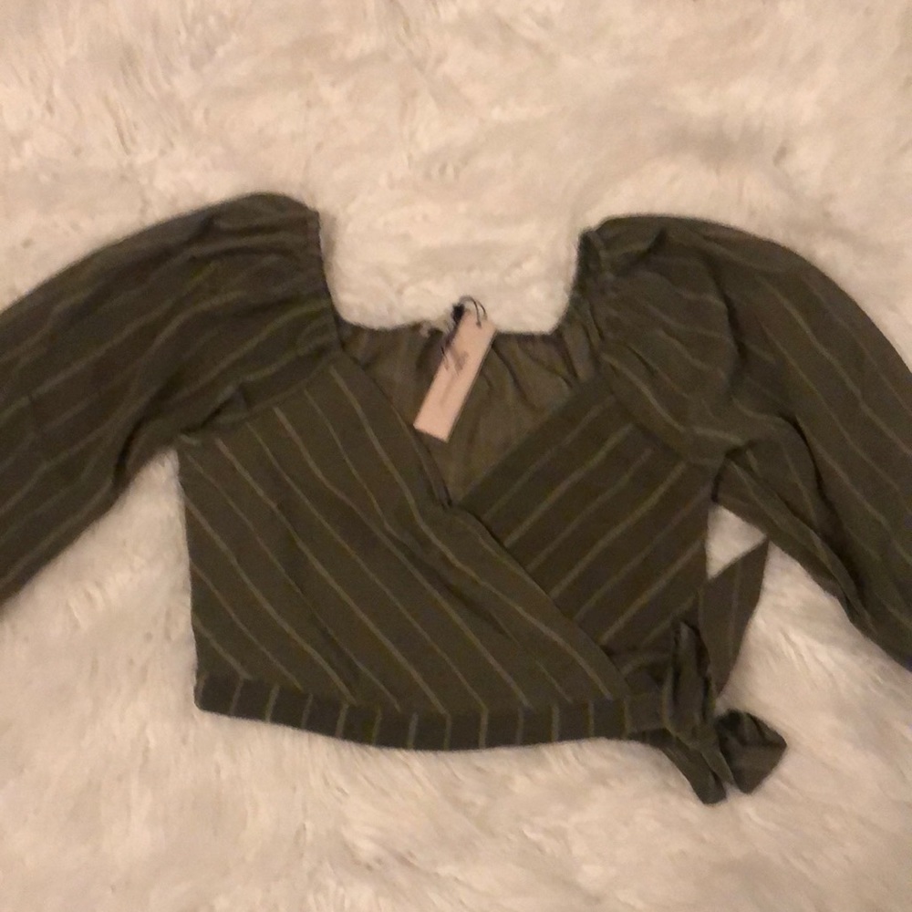 BCBG olive top-